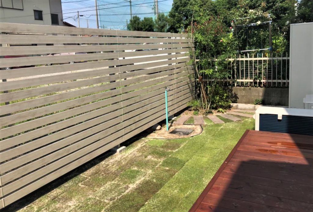 木製　ハイフェンス　独立基礎施工